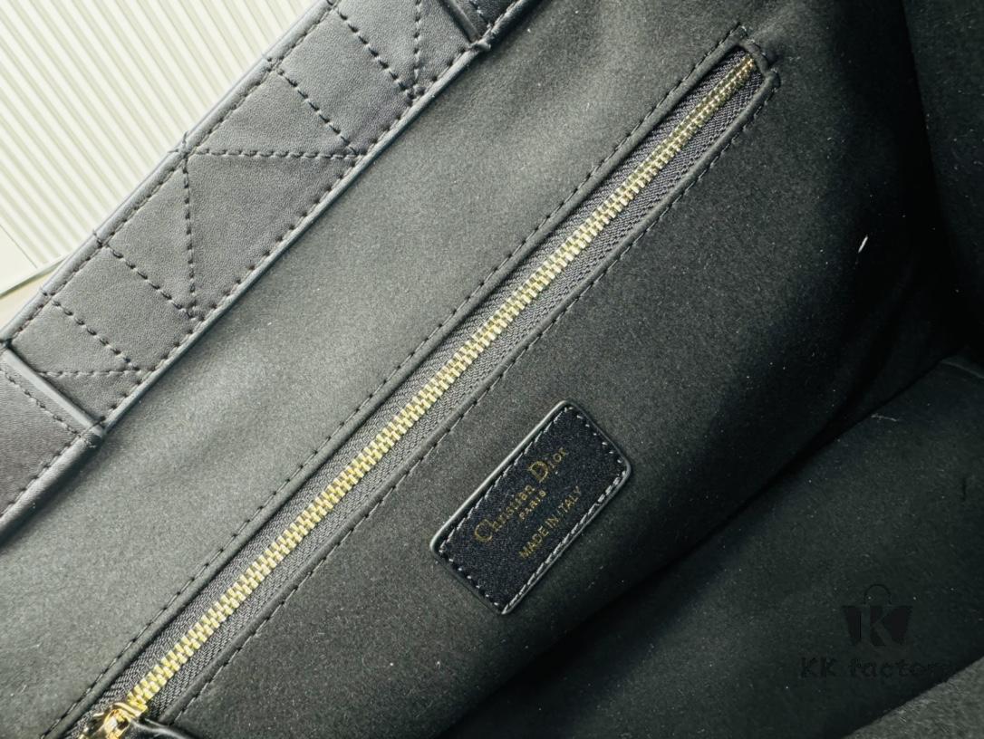 Dior New Arrival Tote Bag in Calfskin