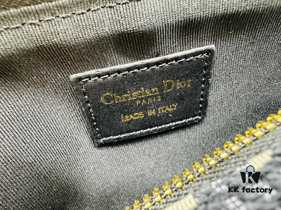 69309c526e68136f4d9ab00b Summer Dior New Arrival Oblique Monogram Lunchbox Bag ● Adorable Silhouette, Previously a Highly Sought-After Vintage Style ● Spacious Enough to Fit Several Large Phones ● Versatile Styling – Can Be Carried by Hand or with an Adjustable Strap (Featuring Side Buckle Details) ● Classic Monogram in Egyptian Long-Staple Cotton, Crafted with Flemish Tapestry Weaving Technique, Exquisite Detailing and Rich Dimensionality, Outstanding Value for Money