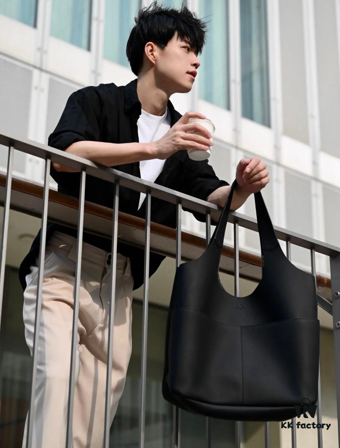 Dior Privé Handbag Fall 2025 – Refined and Elegant