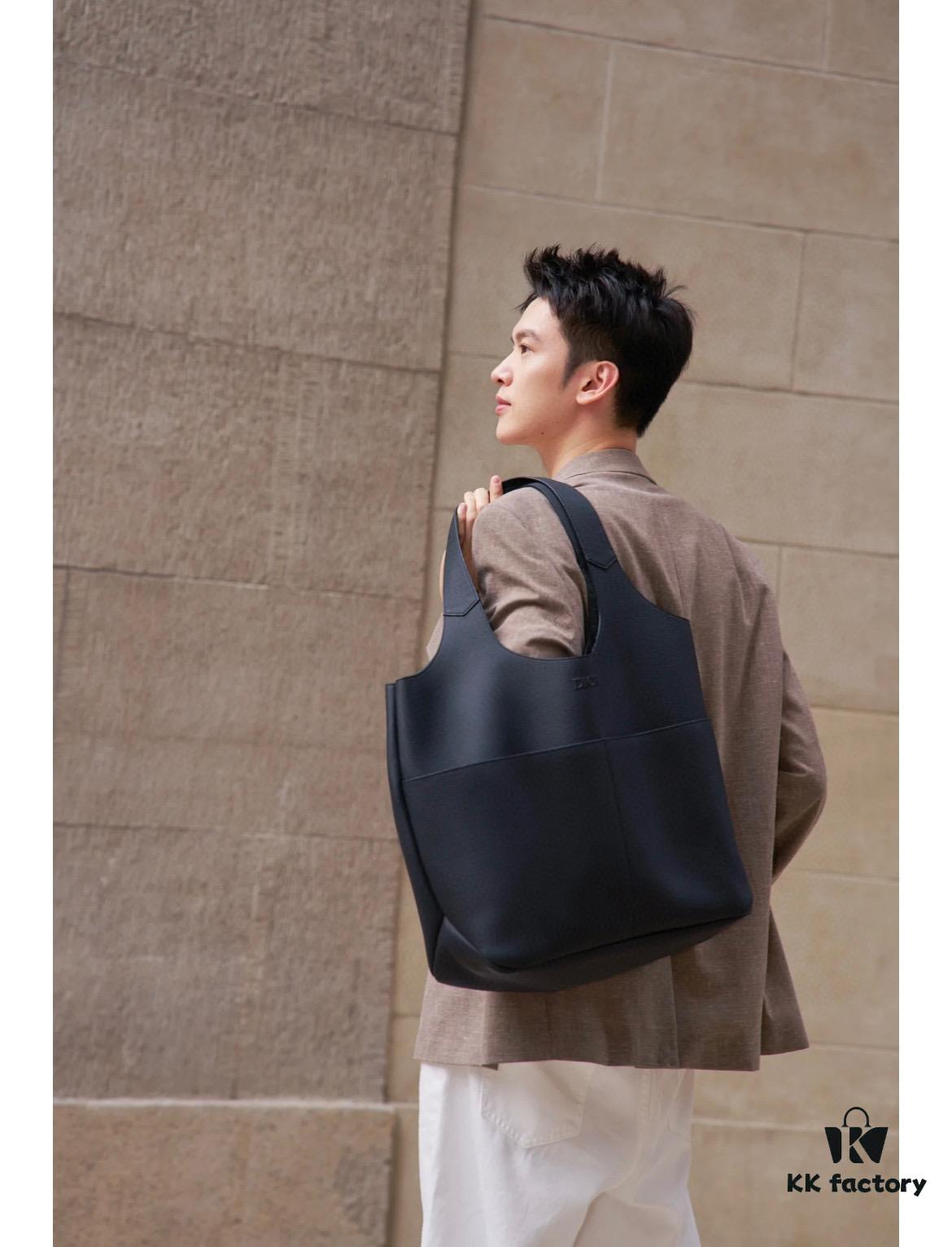 Dior Privé Handbag Fall 2025 – Refined and Elegant