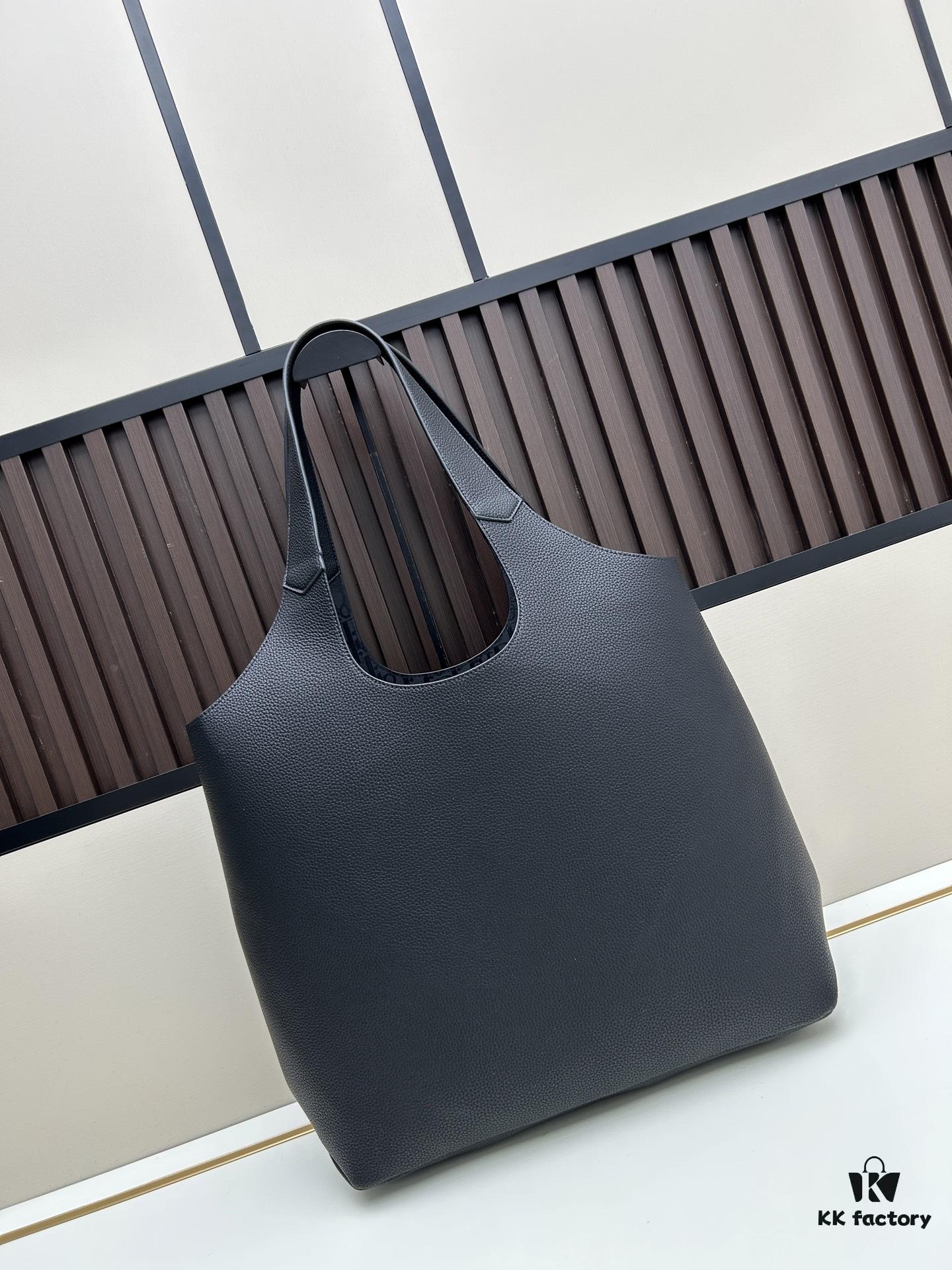 Dior Privé Handbag Fall 2025 – Exquisitely Elegant