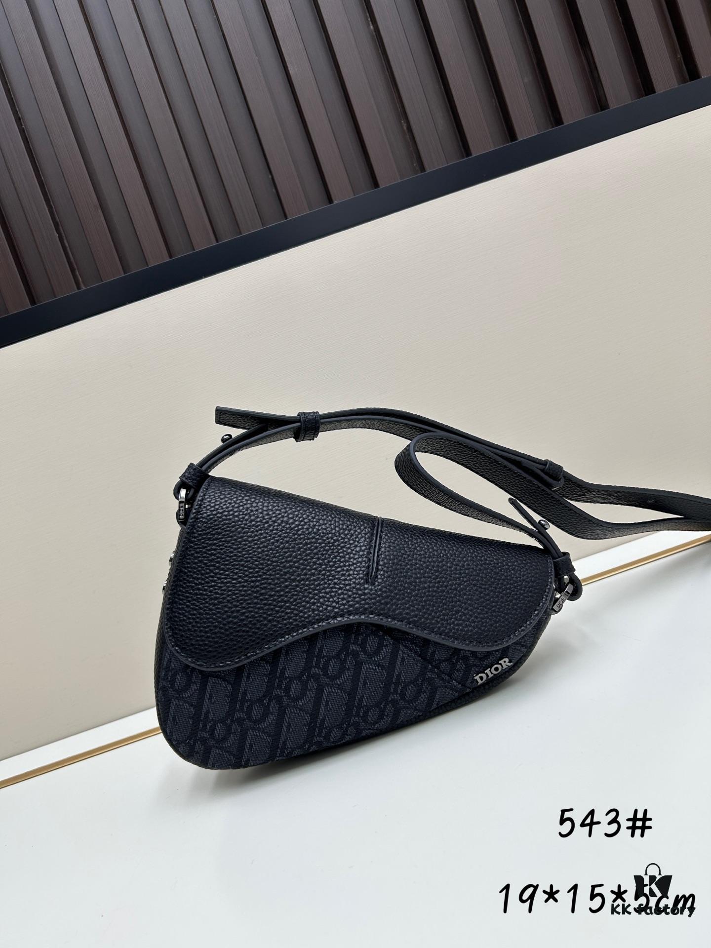 69309d0b6e68136f4d9ab14f Saddle Bag with Modern Structure in Beige and Black Oblique Print