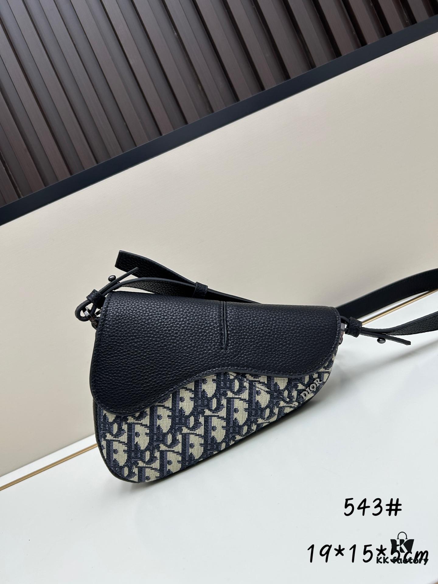 69309d0c6e68136f4d9ab152 Saddle Bag with Modern Structure in Beige and Black Oblique Print