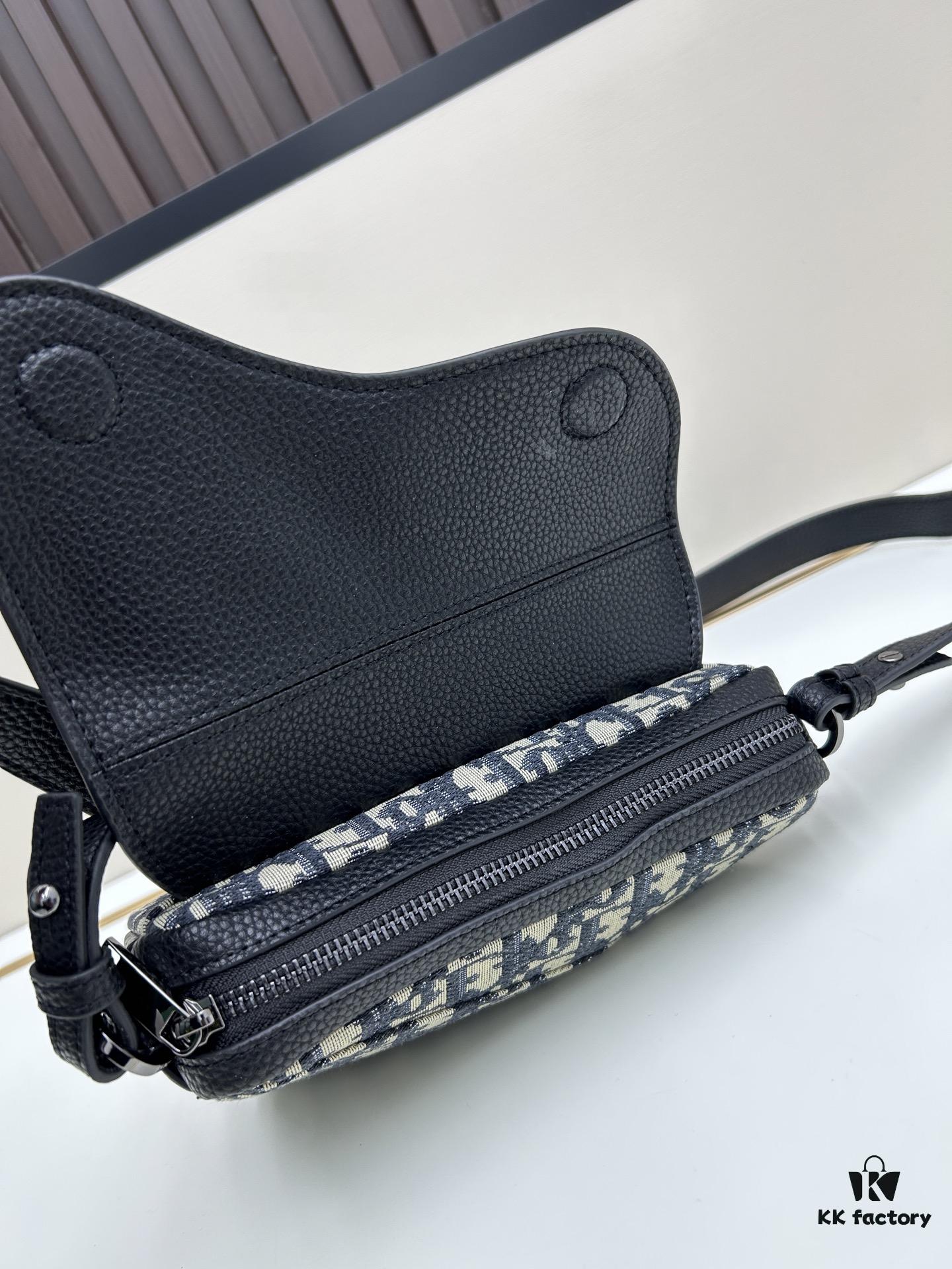 69309d116e68136f4d9ab157 This saddle bag reinterprets the classic design with a modern structure. Crafted from beige and black Oblique printed fabric, it features a signature black grained cowhide leather magnetic flap and a concealed zip closure. The interior includes a large compartment and slip pockets for daily essentials. The mini style comes with an adjustable, detachable leather shoulder strap, allowing versatile wear as a top handle, shoulder bag, or crossbody.