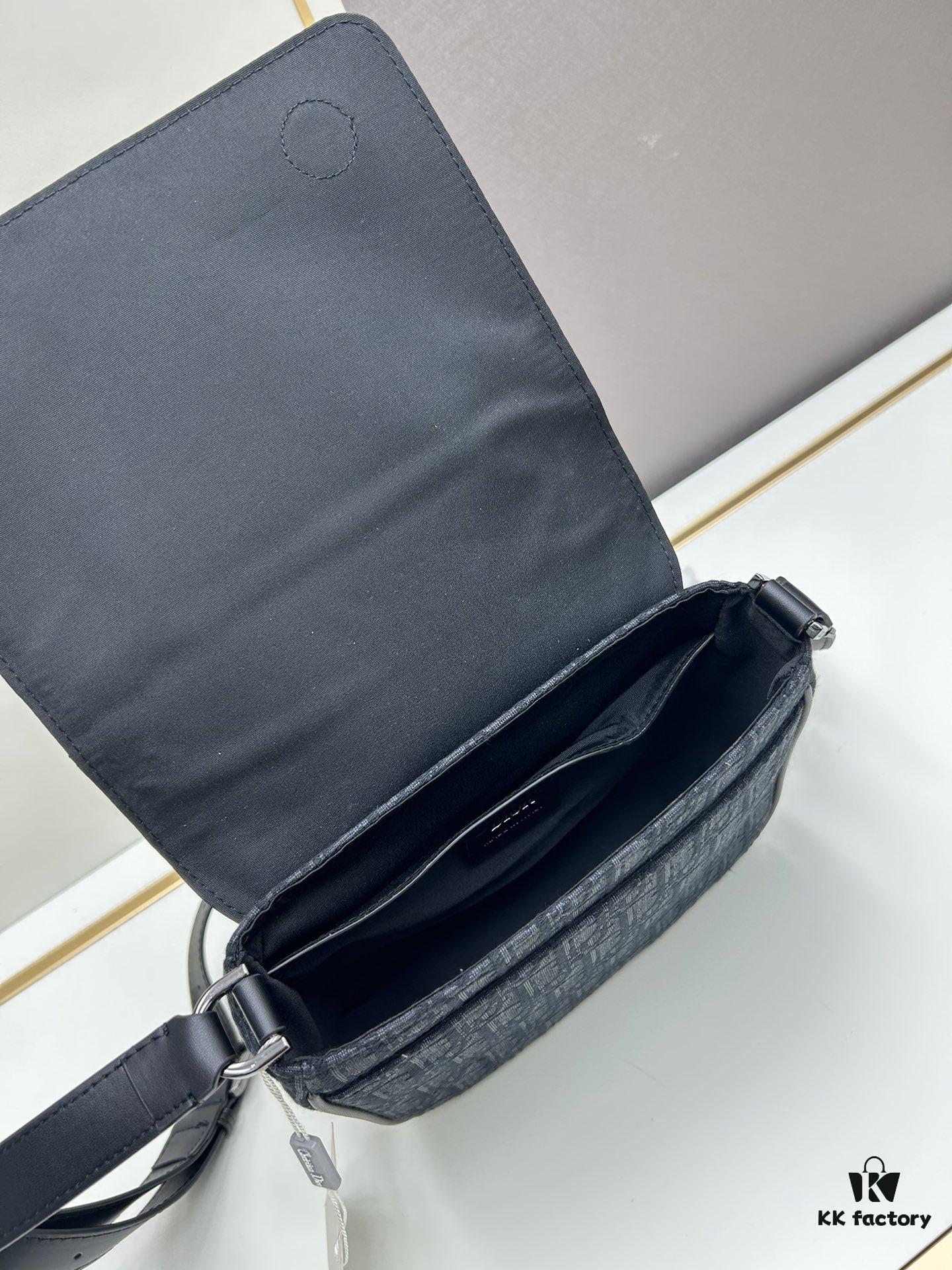 69309d356e68136f4d9ab194 Dior Men's Messenger Bag from the 2024 Autumn Collection