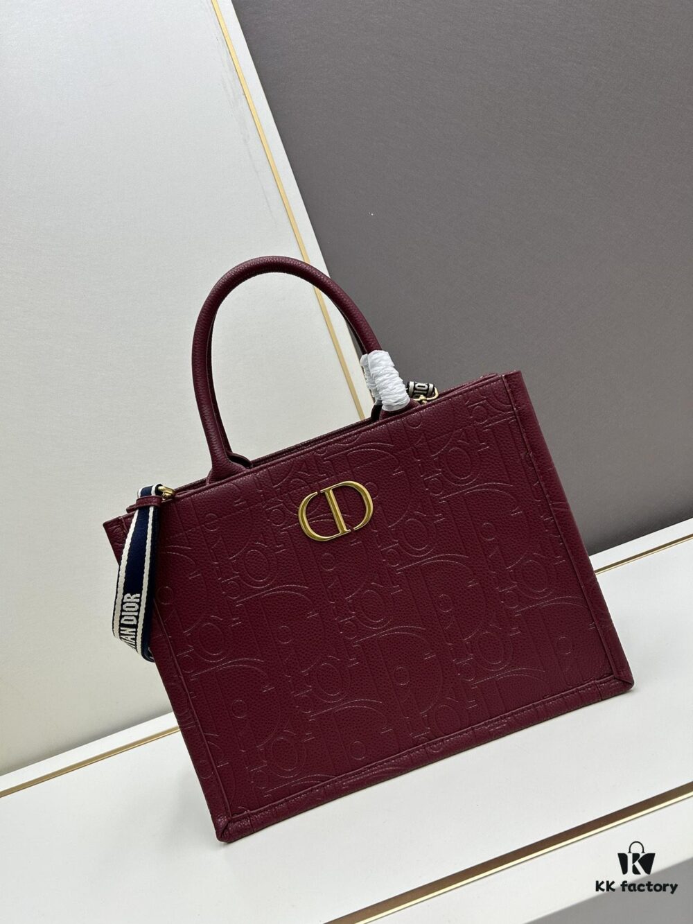 69309d5b6e68136f4d9ab1d2 Dior High-Quality New Arrival Fall/Winter Collection - Large Book Tote Bag