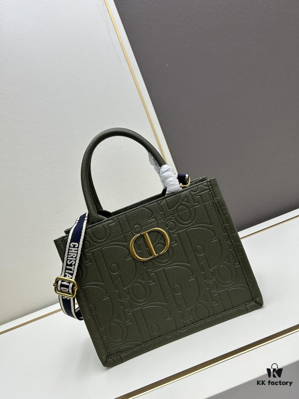 69309d646e68136f4d9ab1e2 Dior High-Quality New Arrival Autumn-Winter Collection Small Book Tote Bag