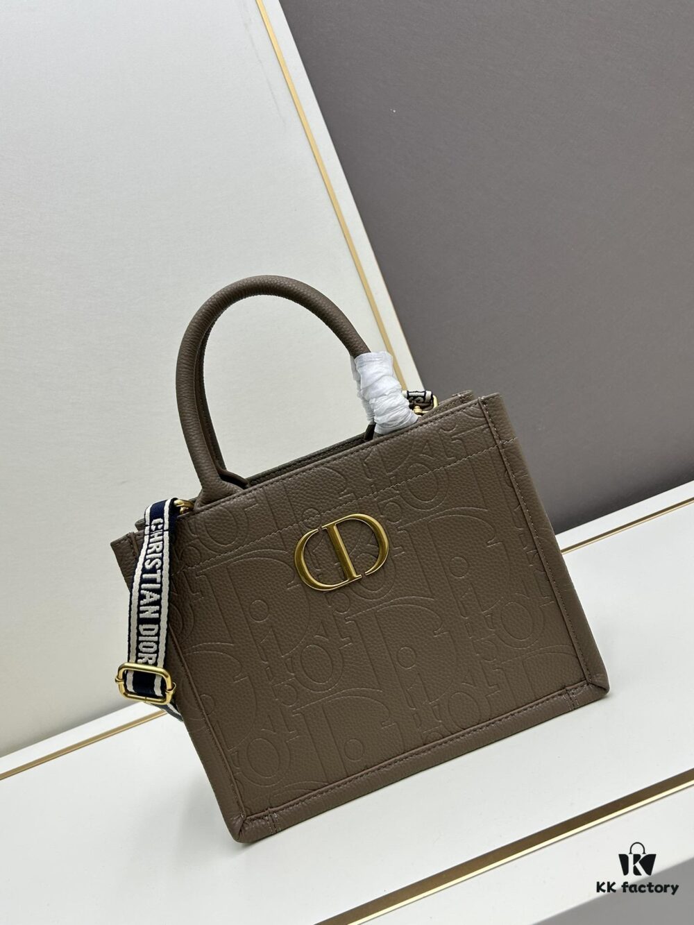 69309d7f6e68136f4d9ab205 Dior High-Quality New Arrival Fall/Winter Collection Small Book Tote Bag