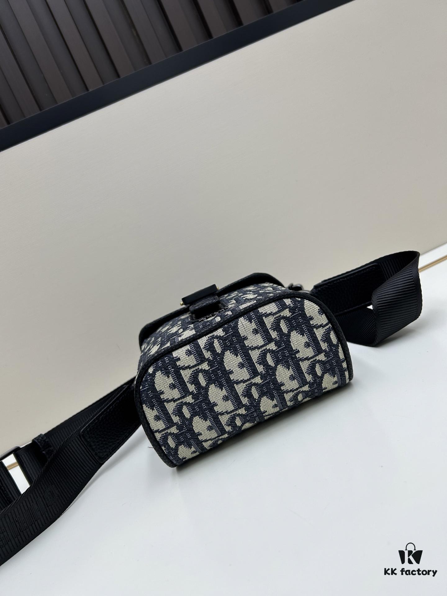 69309d8f6e68136f4d9ab21b Dior Hit The Road Summer 2025 Men's Vertical Flip Messenger Bag in Black Oblique Print