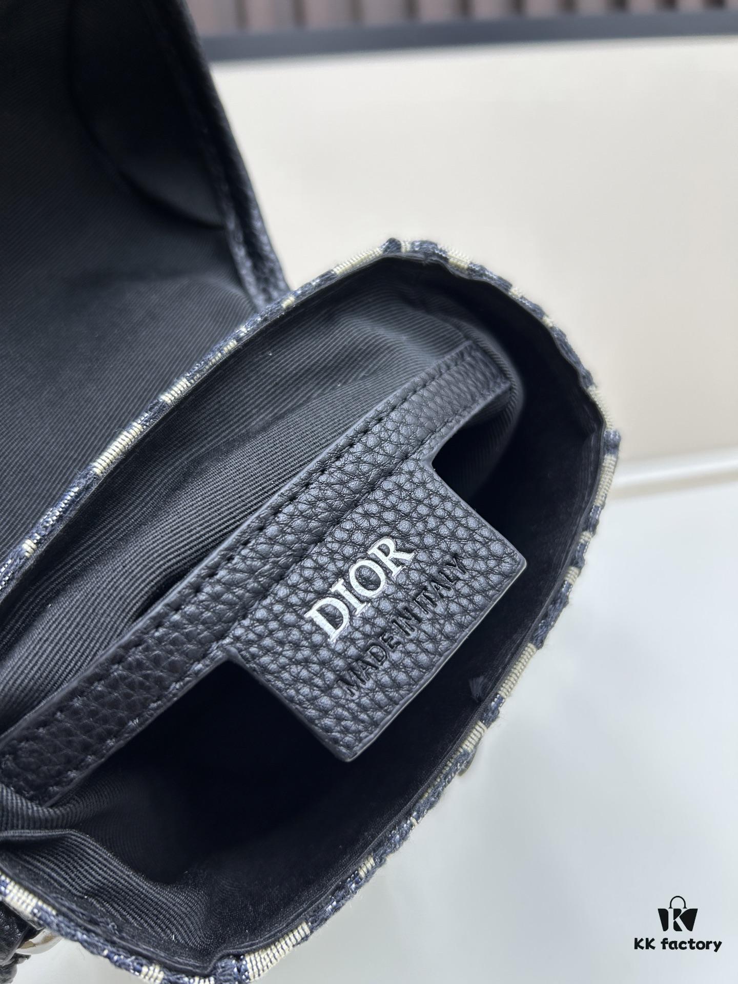 69309d926e68136f4d9ab21f Dior Hit The Road Summer 2025 Men's Vertical Flip Messenger Bag in Black Oblique Print