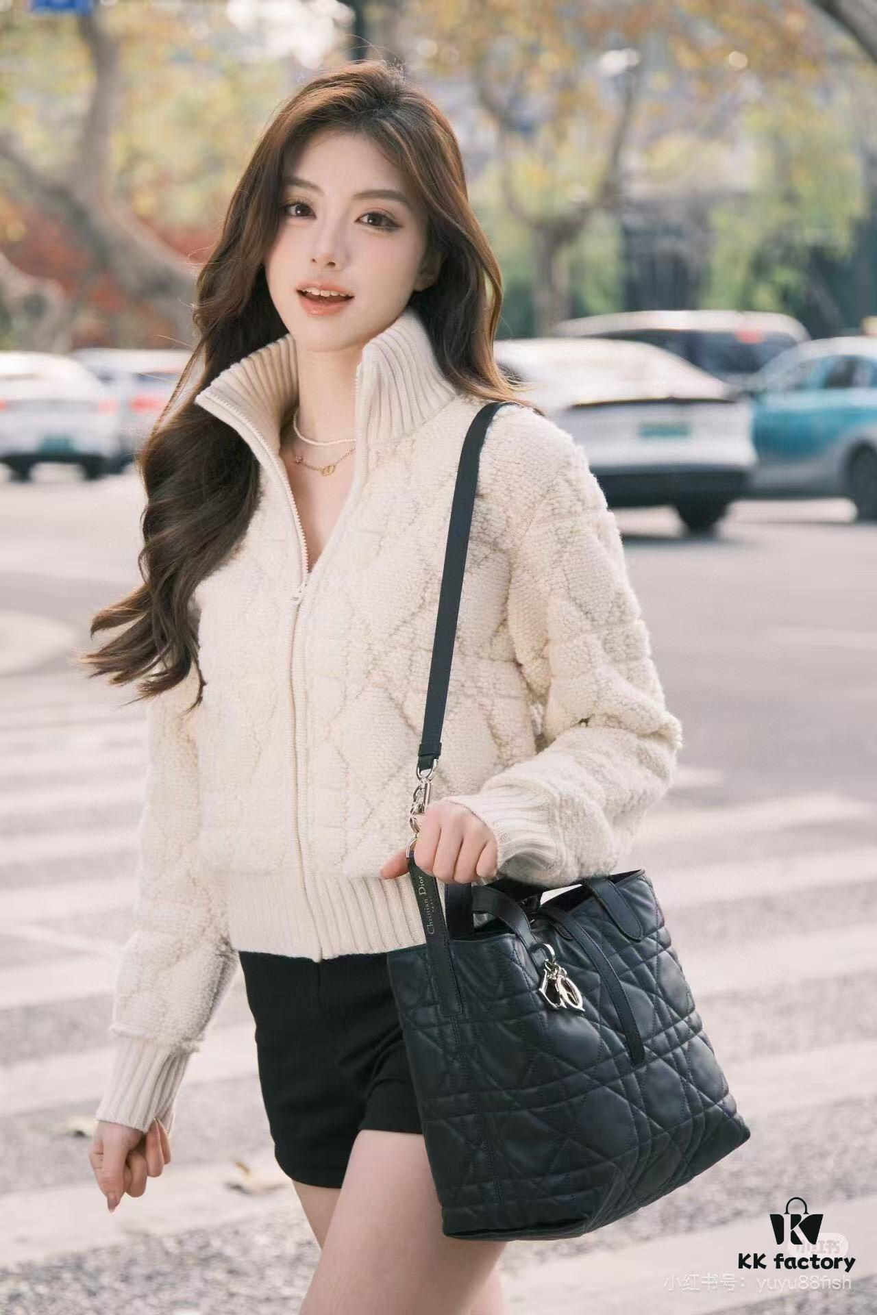 69309d986e68136f4d9ab22b Medium and Small Size 360, First-Layer Leather Dior Toujours Vertical Handbag