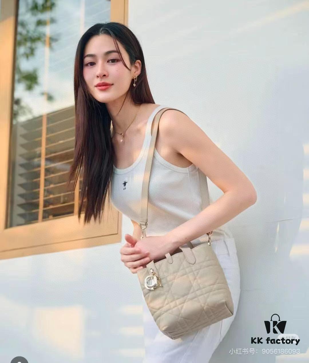 69309d9c6e68136f4d9ab22f Medium and Small Size 360, First-Layer Leather Dior Toujours Vertical Handbag