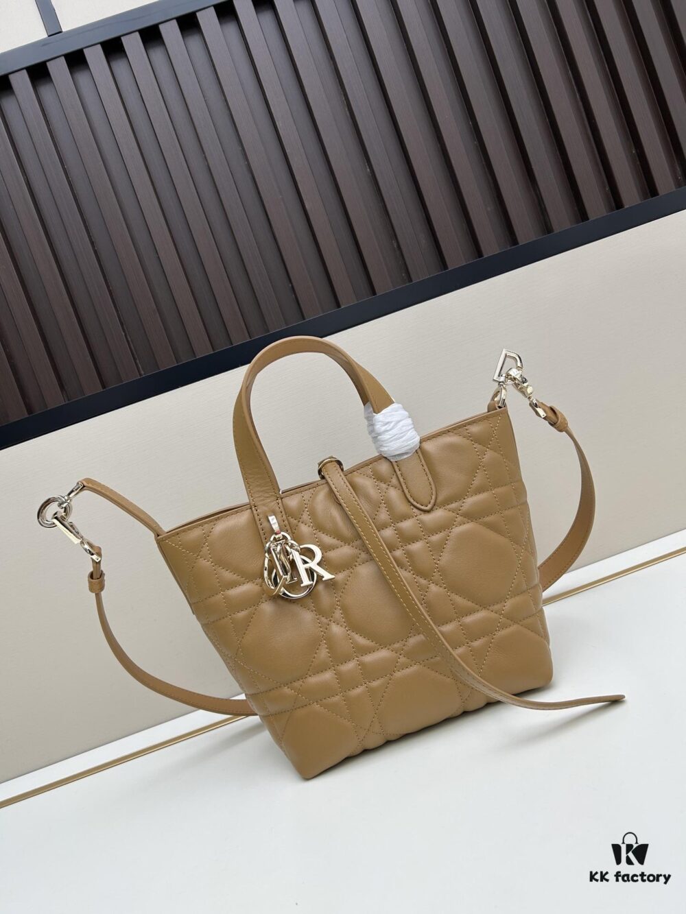 69309d9e6e68136f4d9ab230 Large 360 and Small First-Layer Leather Dior Toujours Vertical Handbag
