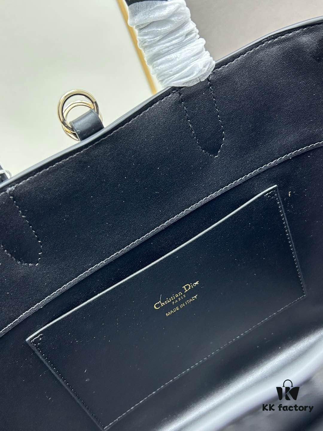 69309dbc6e68136f4d9ab260 Medium and Small Dior Toujours Vertical Handbag in Carmine Beige Calfskin with Large Quilting