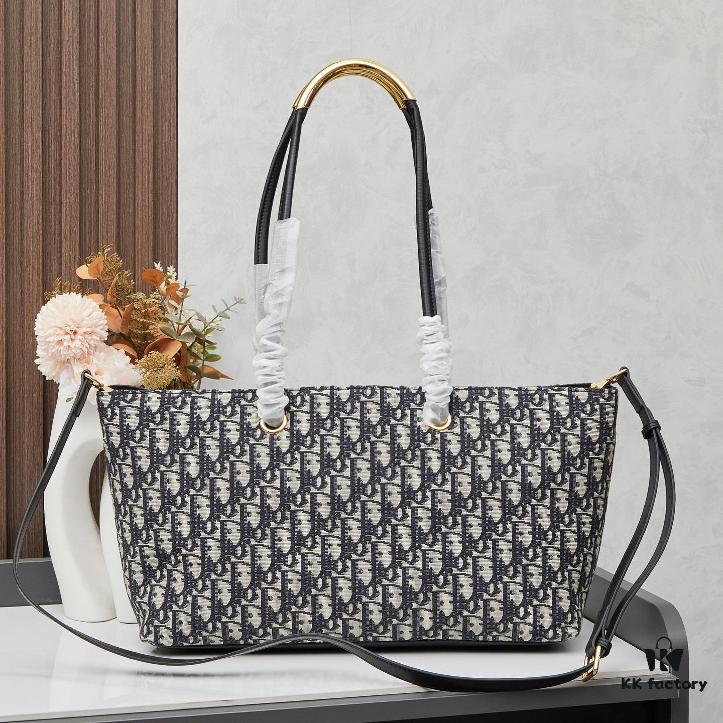 69309e0f6e68136f4d9ab2de Dior Toujours Handbag (Blue Fabric)