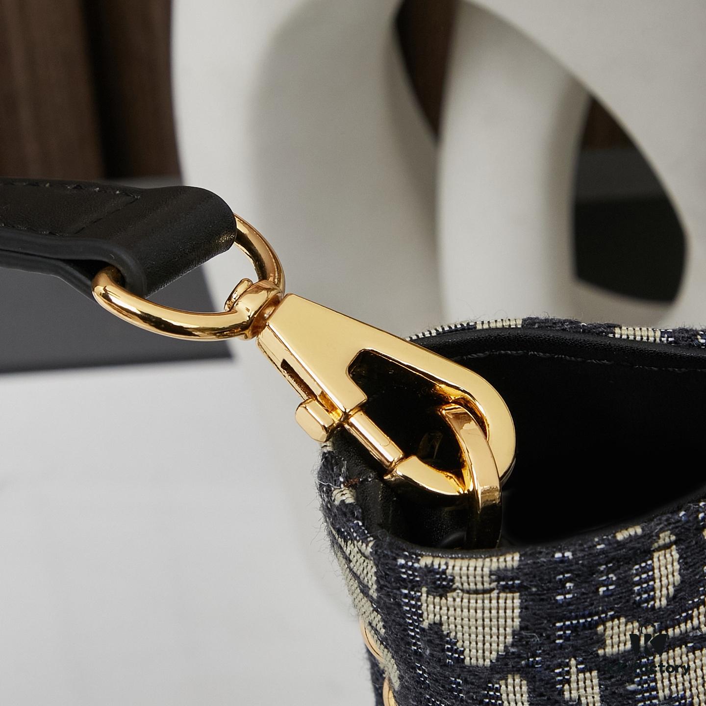 69309e0f6e68136f4d9ab2df Dior Toujours Handbag (Blue Fabric)