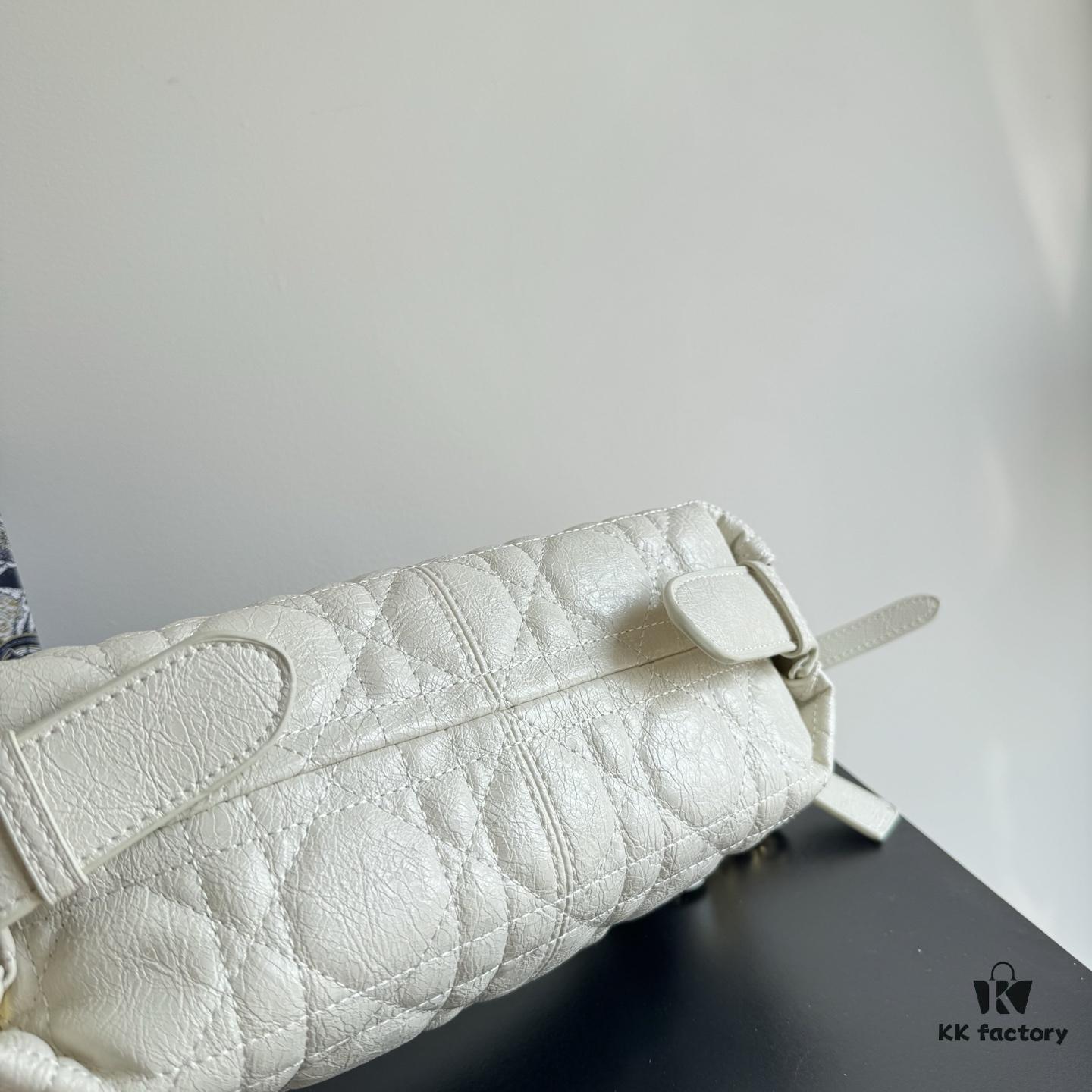 69309e316e68136f4d9ab31b D-Journey Bag – A New Silhouette Reimagining the Puff Bag with Modern Elegance