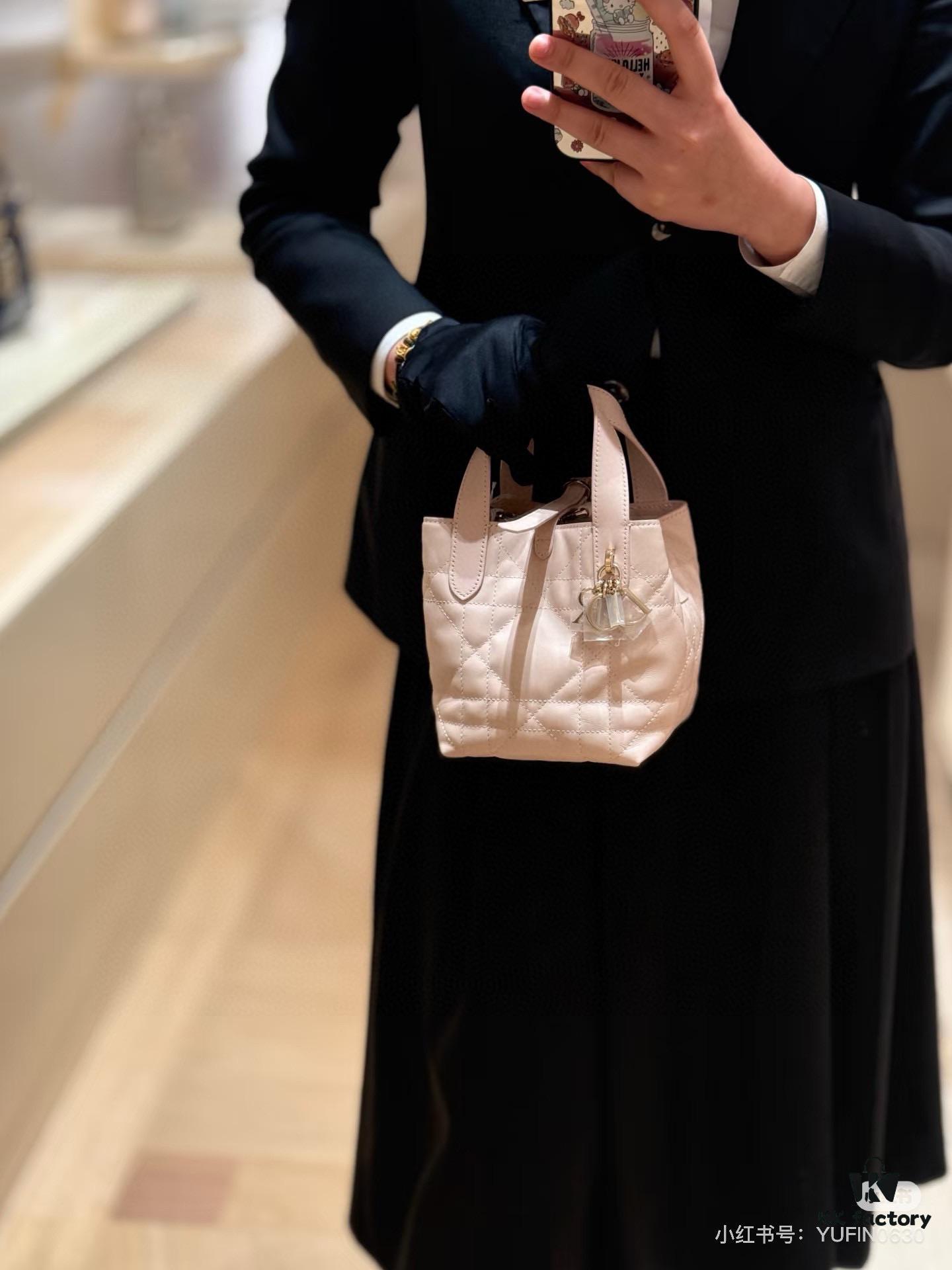 69309e826e68136f4d9ab3af Dior Toujours Vertical Handbag in Blush Beige Calfskin Leather with Cannage Stitching