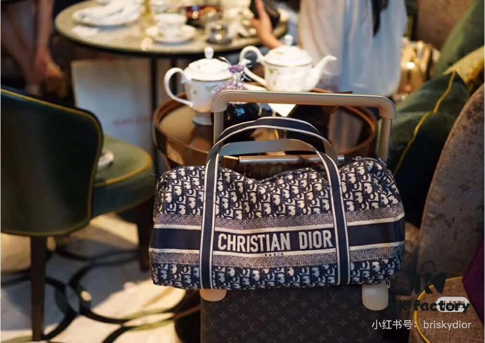 69309eee6e68136f4d9ab46f This year's favorite Dior monogram, a must-have item, perfect as a travel bag for business trips or vacations, stylish and convenient to carry around