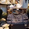 This year's favorite Dior monogram, a must-have item, perfect as a travel bag for business trips or vacations, stylish and convenient to carry around