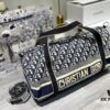 This year's favorite Dior monogram, a must-have item, perfect as a travel bag for business trips or vacations, stylish and convenient to carry around