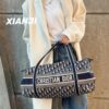 This year's favorite Dior monogram, a must-have item, perfect as a travel bag for business trips or vacations, stylish and convenient to carry around