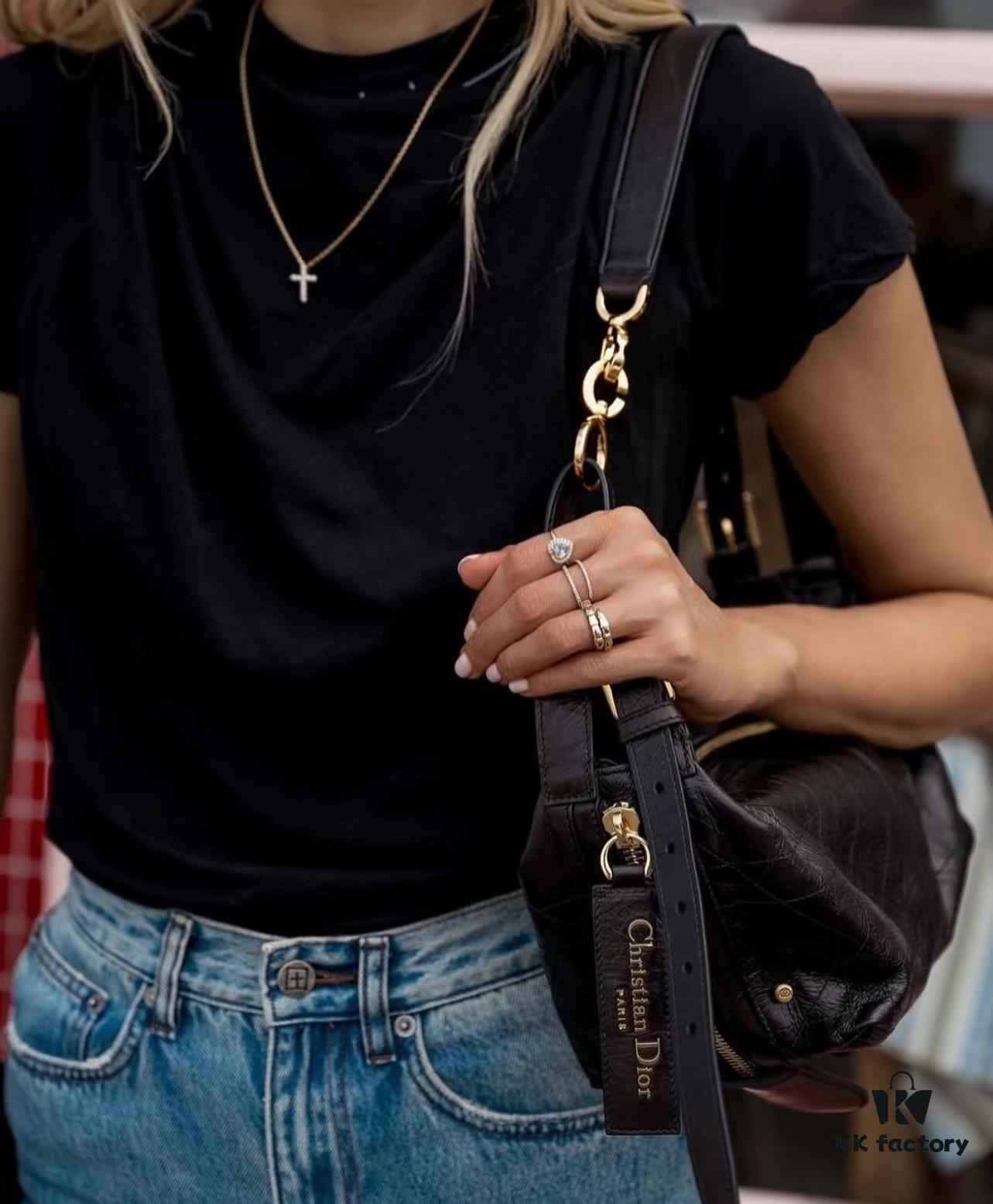 69309f0d6e68136f4d9ab4a5 Small 'Cd-m2416' D-Journey Bag