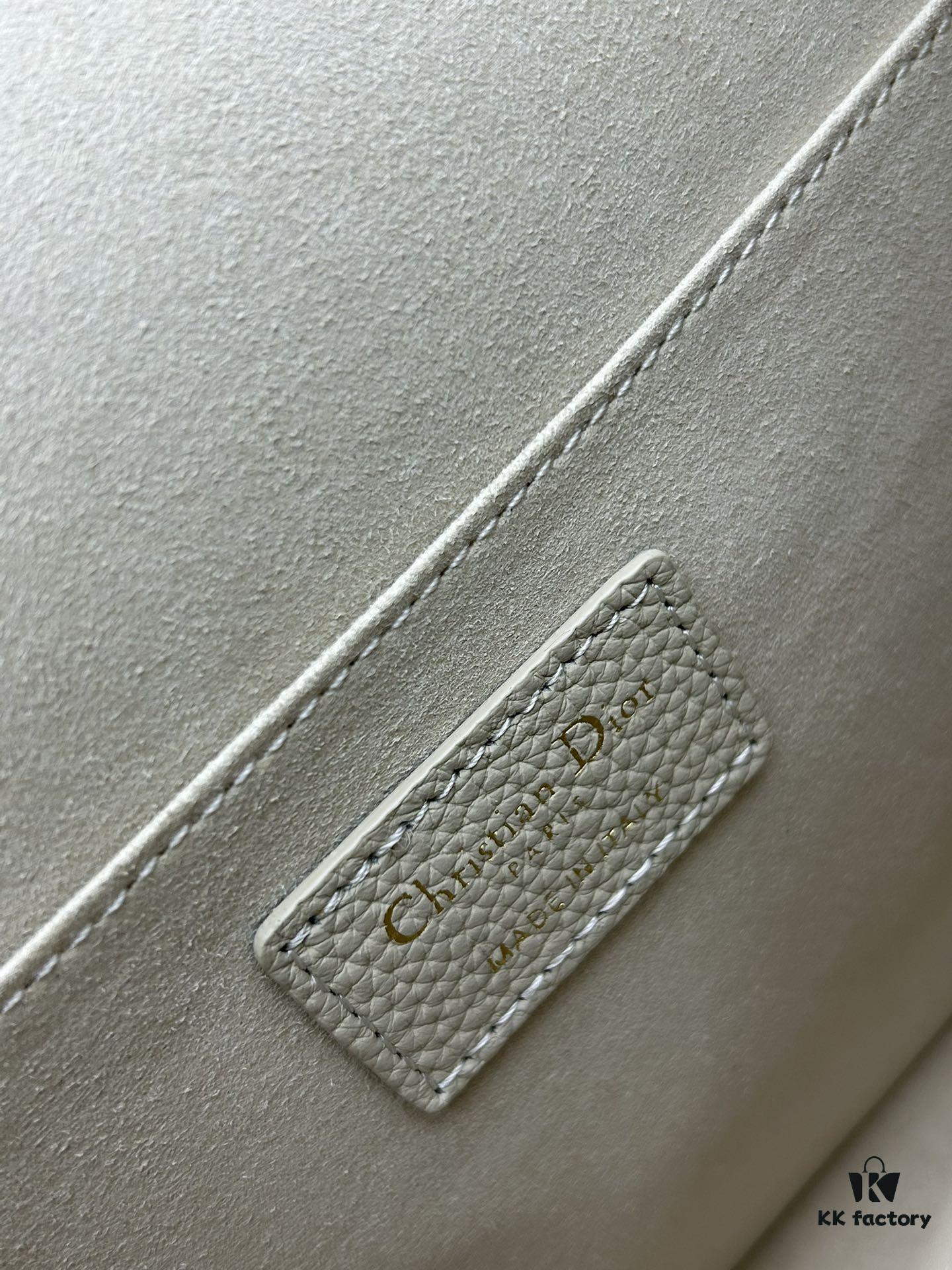 69309f536e68136f4d9ab51c Dior Bobby Tofu Bag, 22 Size, Full-Grain Leather, Vintage Style