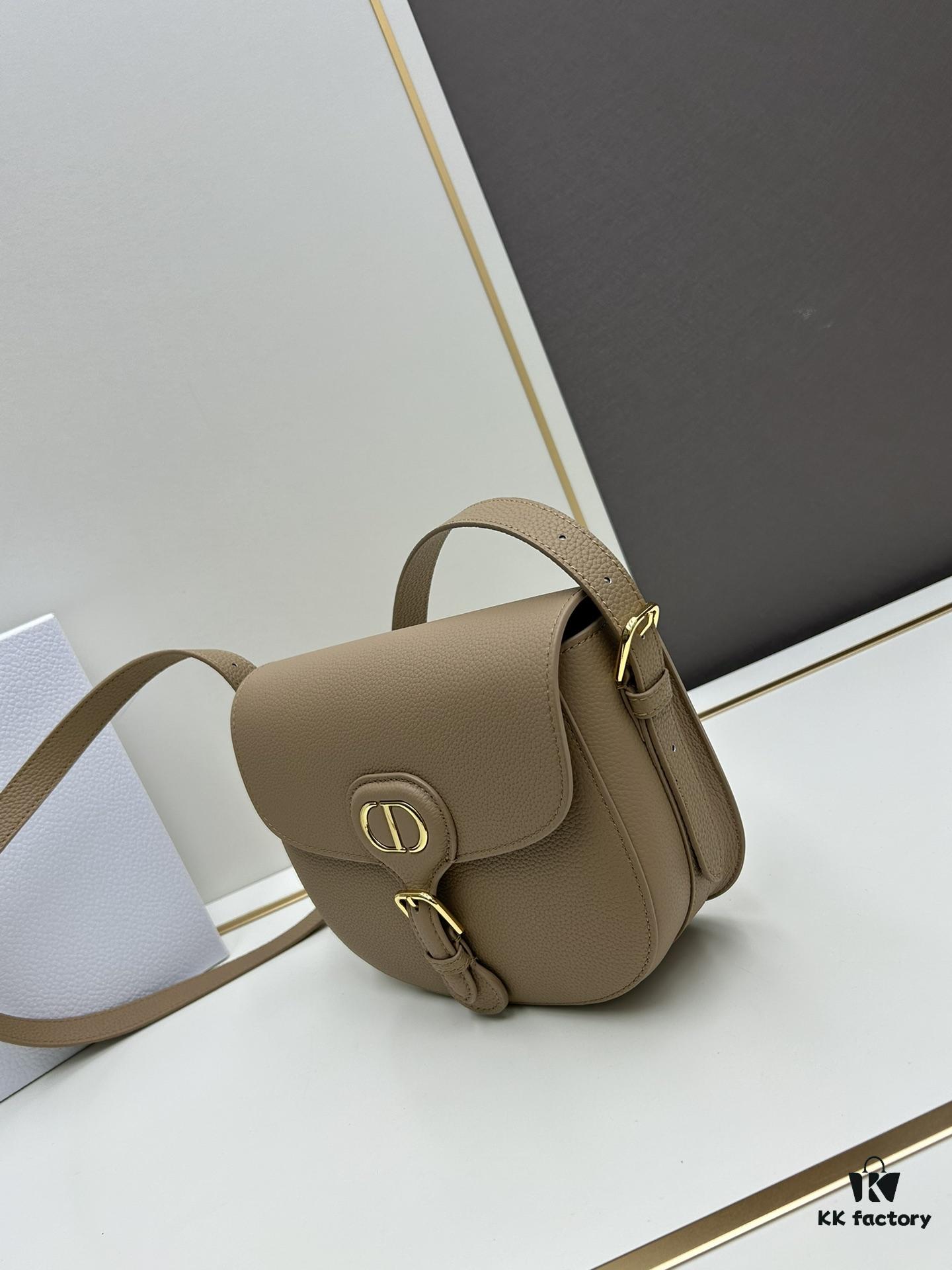 69309f556e68136f4d9ab51f Dior Bobby Tofu Bag, Vintage Full-Grain Leather, 22-inch Antique Hardware, Early Autumn New Retro Style