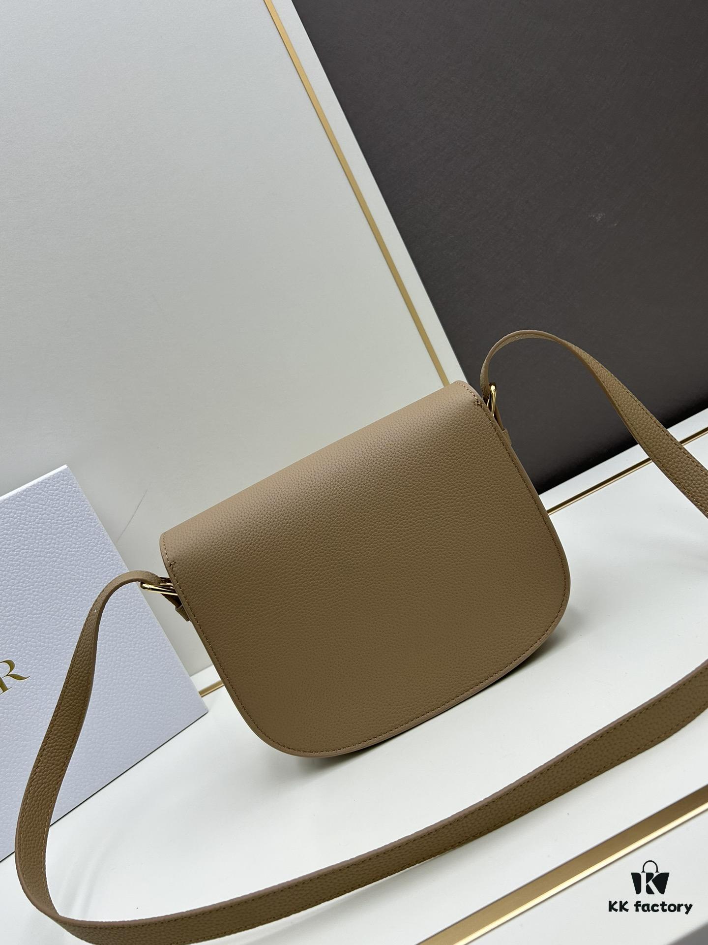 69309f566e68136f4d9ab520 Dior Bobby Tofu Bag, Vintage Full-Grain Leather, 22-inch Antique Hardware, Early Autumn New Retro Style