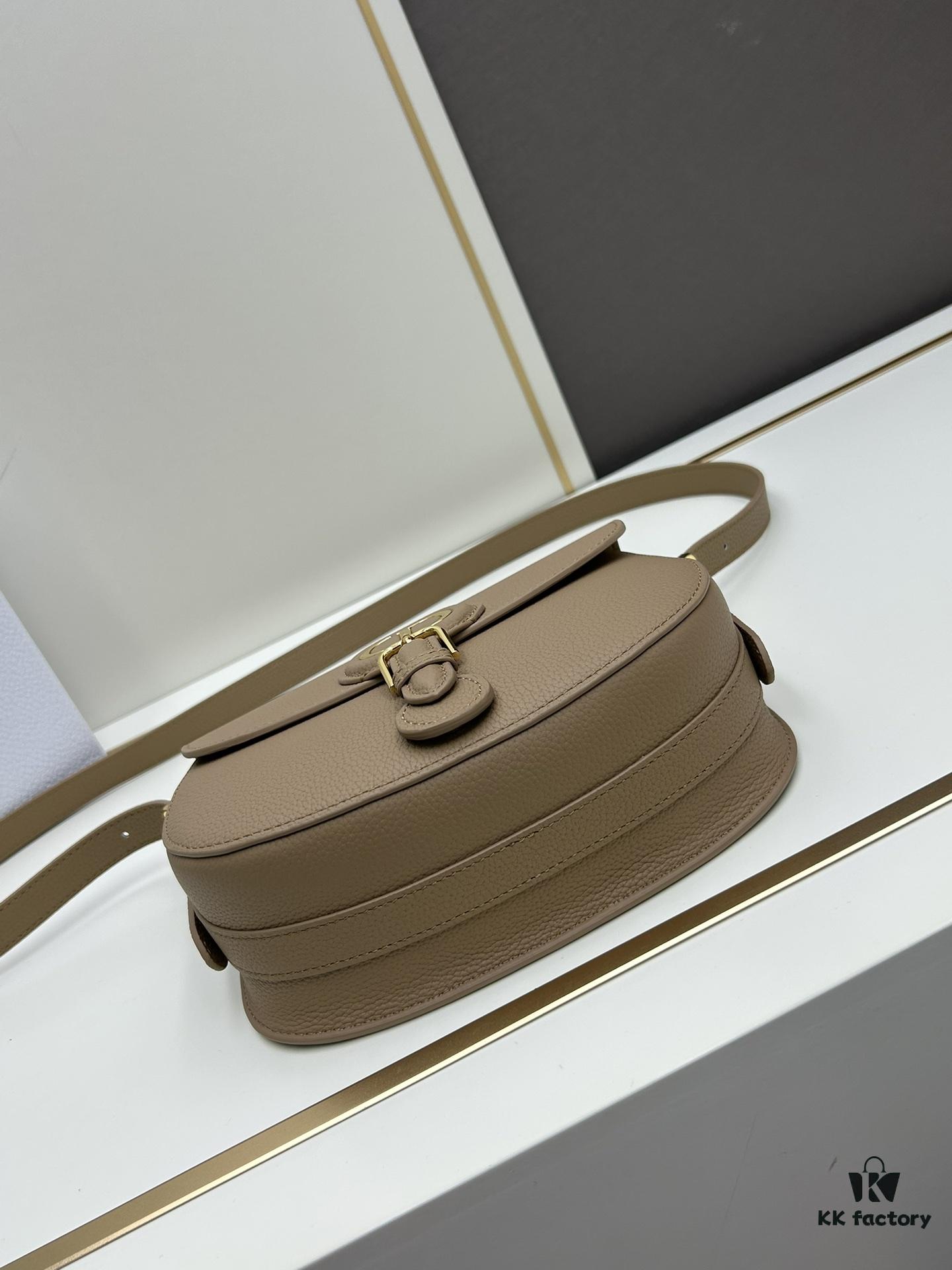 69309f566e68136f4d9ab521 Dior Bobby Tofu Bag, Vintage Full-Grain Leather, 22-inch Antique Hardware, Early Autumn New Retro Style