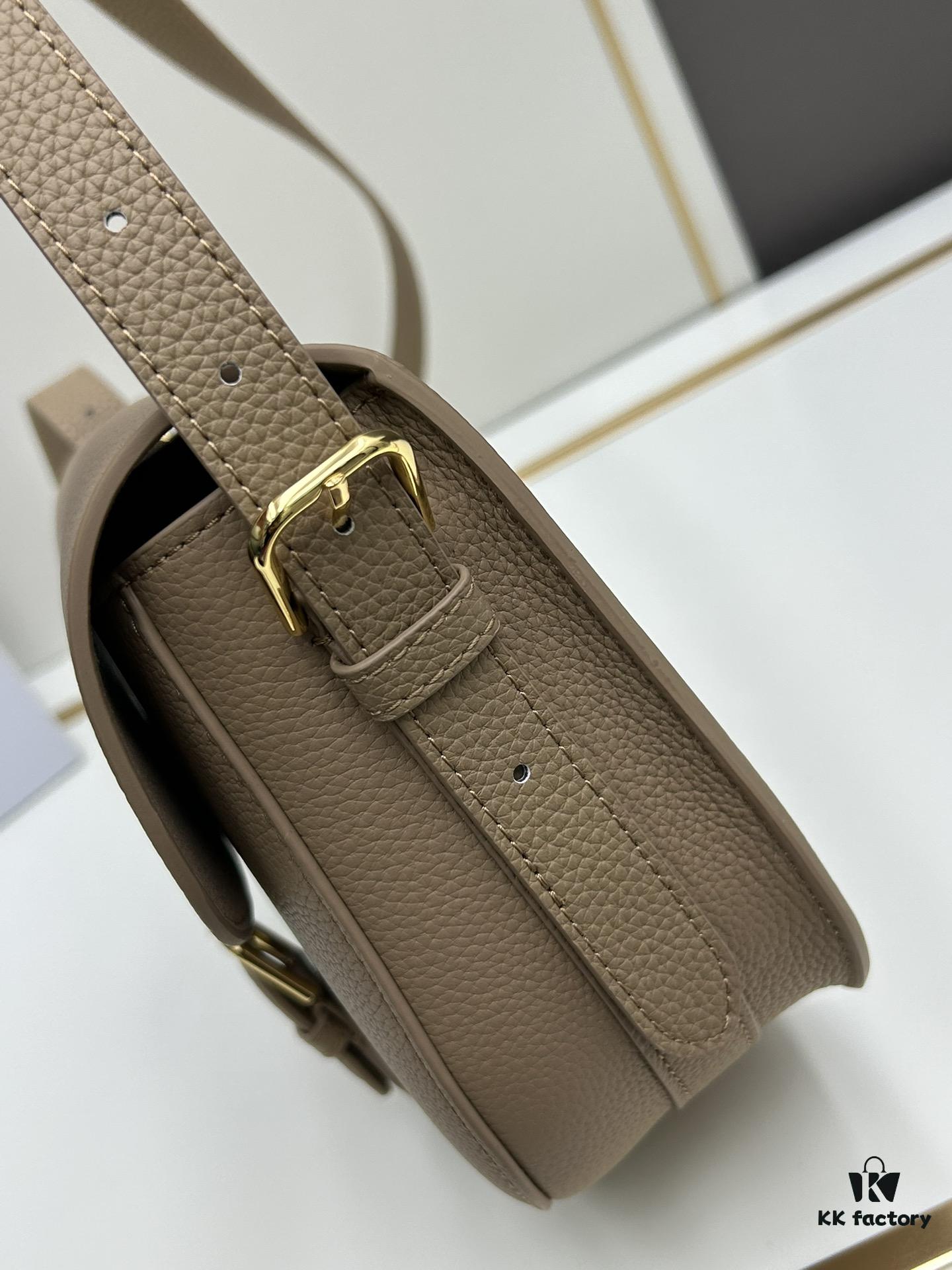 69309f586e68136f4d9ab523 Dior Bobby Tofu Bag, Vintage Full-Grain Leather, 22-inch Antique Hardware, Early Autumn New Retro Style