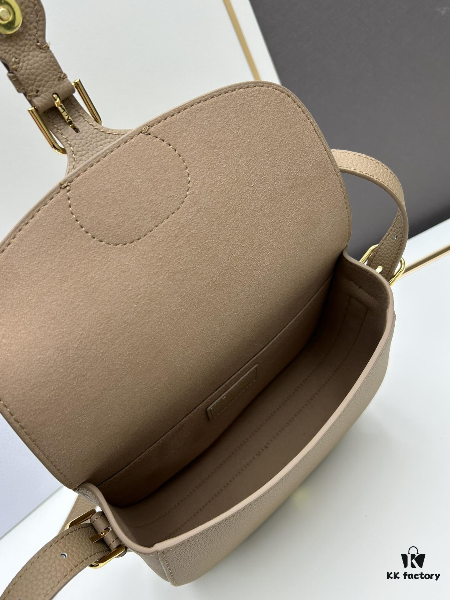 69309f596e68136f4d9ab526 Dior Bobby Tofu Bag, Vintage Full-Grain Leather, 22-inch Antique Hardware, Early Autumn New Retro Style