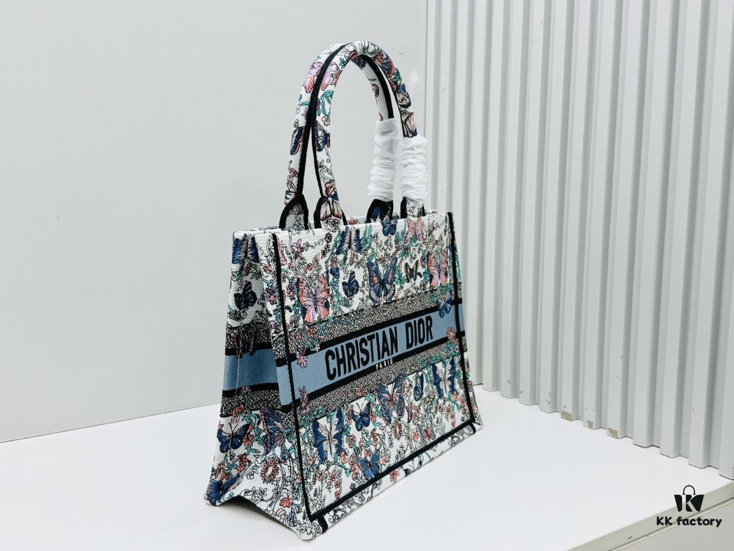 Thick Thread, Heavy Fabric First-Quality Surplus Medium Di0r Book Tote