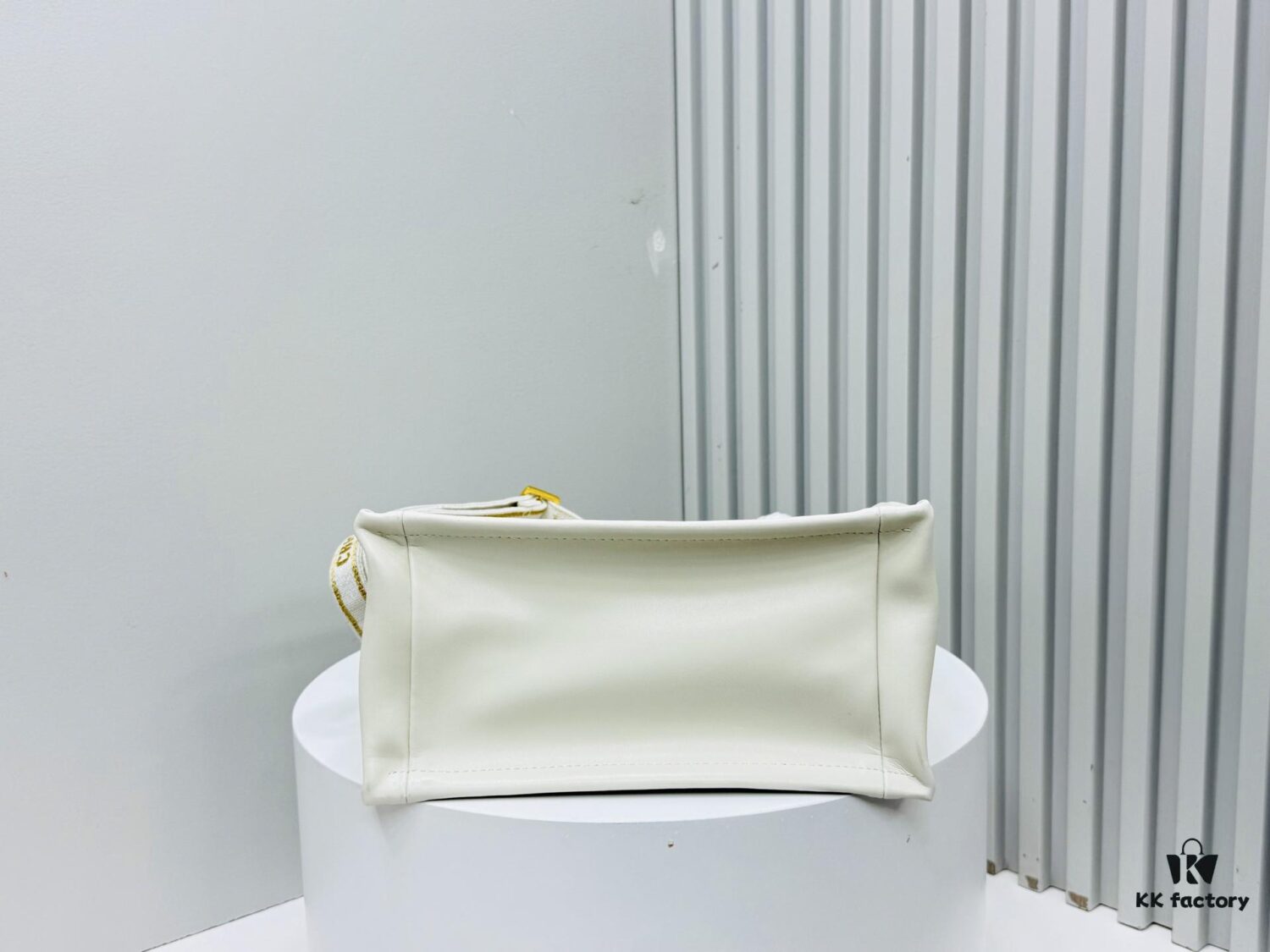 69309fbc6e68136f4d9ab5bc Dior Book Tote24 Early Spring New Arrival Small Size with Leather Trim