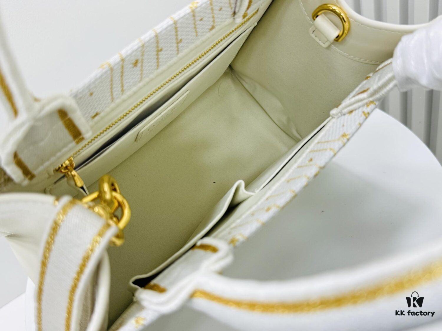 69309fbe6e68136f4d9ab5be Dior Book Tote24 Early Spring New Arrival Small Size with Leather Trim