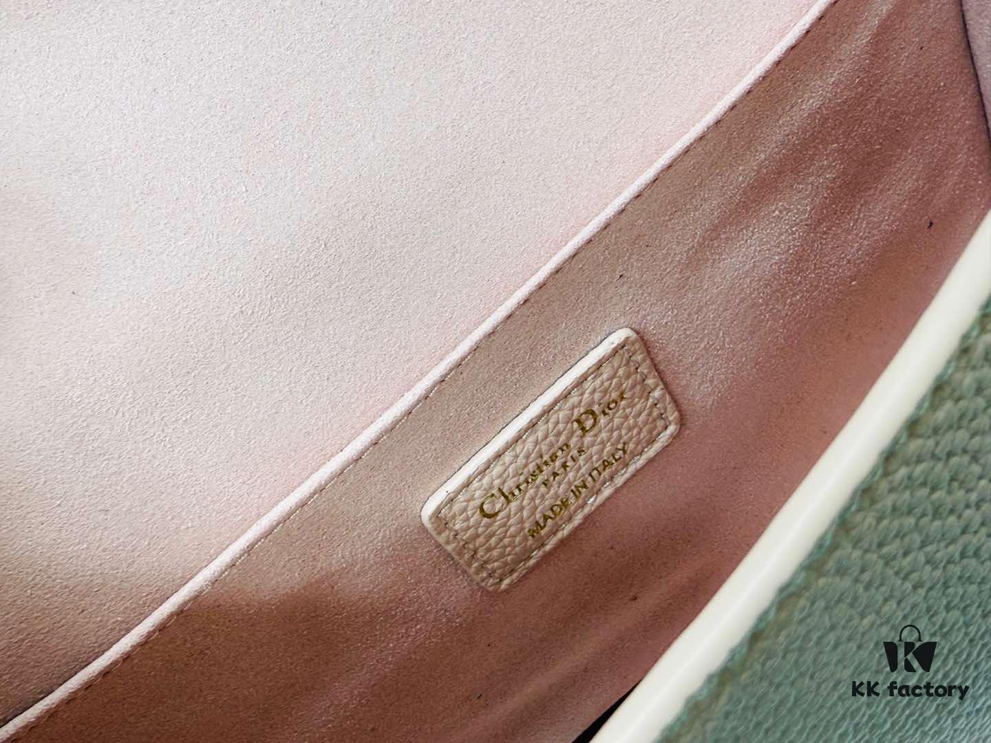 69309fe86e68136f4d9ab606 Medium Lychee-textured Dior Bobby Bag 2024 Fall/Winter New Retro Style