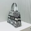 Thick Thread, Heavy Fabric Original Order Medium Size [Di0r Book Tote]