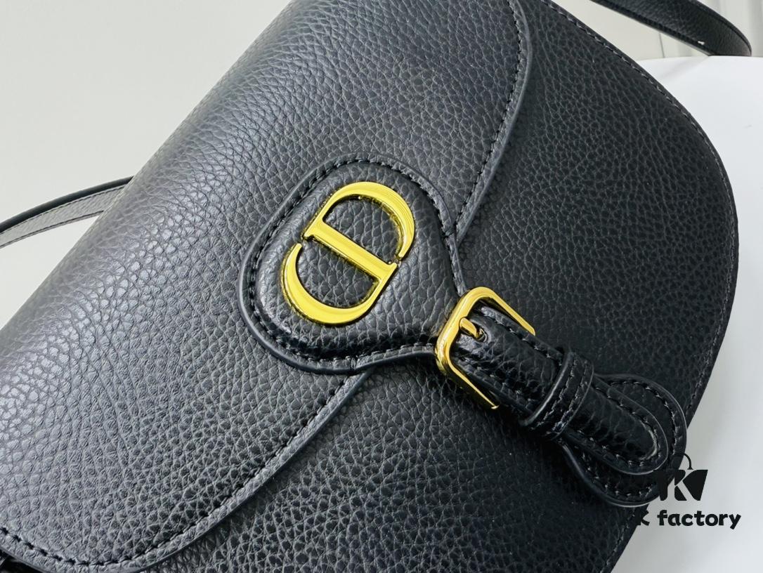 6930a0176e68136f4d9ab672 Litchi Grain Medium-sized Dior Bobby Bag 2024 Fall/Winter New Vintage Style