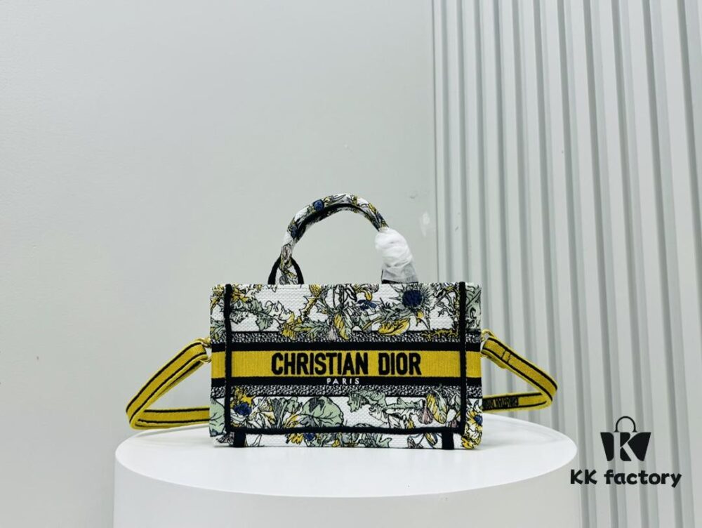 6930a0376e68136f4d9ab6be Ultra Mini Shoulder Strap DIOR Book Tote24 Spring Collection New Arrival