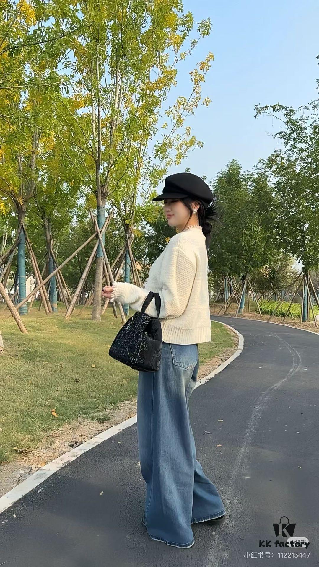 Dior Always Tweed Series, Luxury Original Leather, Quilted Design, Elegant and Stylish Handbag