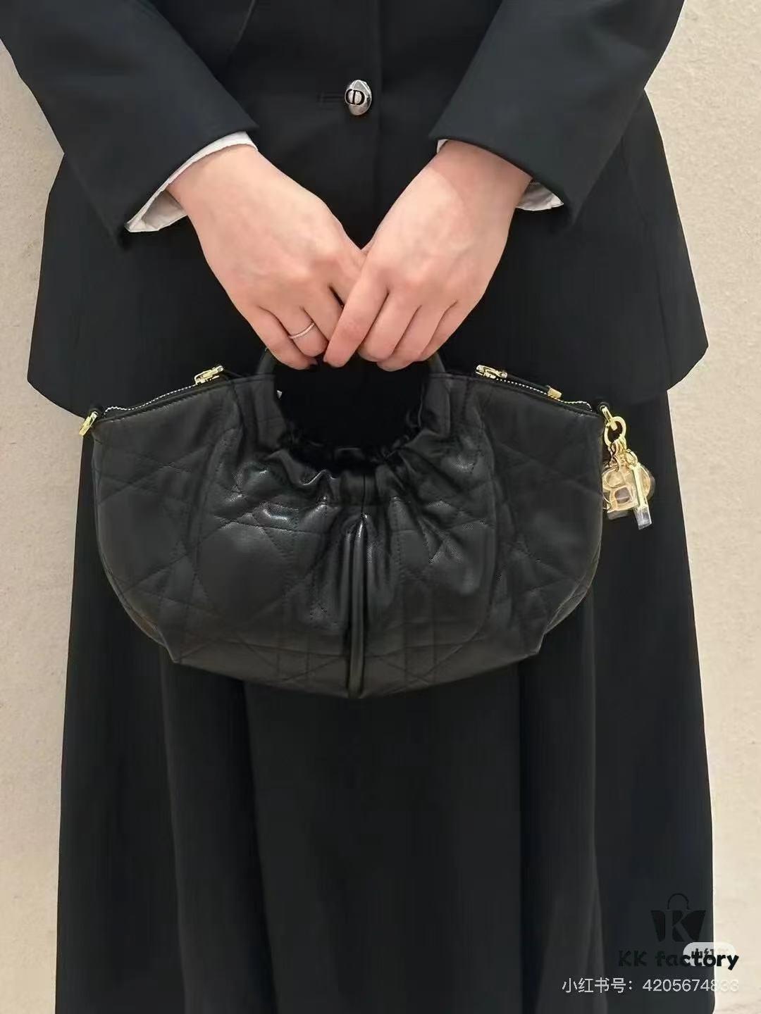 6930a0946e68136f4d9ab77a DIOR 2025 New Vintage-Style Puff Bag in Leather and Fabric