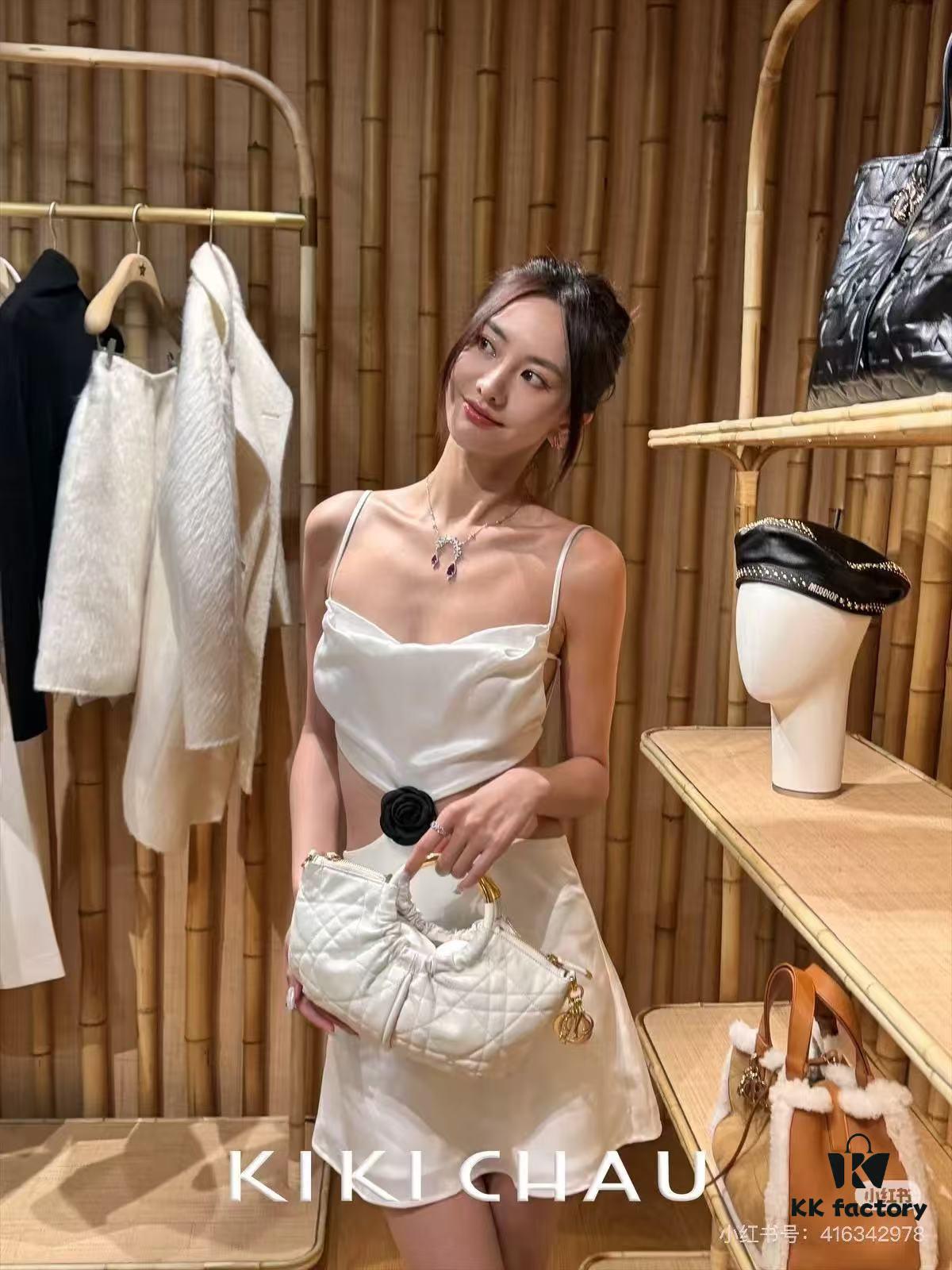 6930a0966e68136f4d9ab77d DIOR 2025 New Vintage-Style Puff Bag in Leather and Fabric