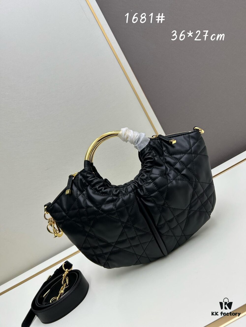 6930a09d6e68136f4d9ab78b DIOR 2025 New Style Clutch Bag – A Surprisingly Stylish Vintage Design
