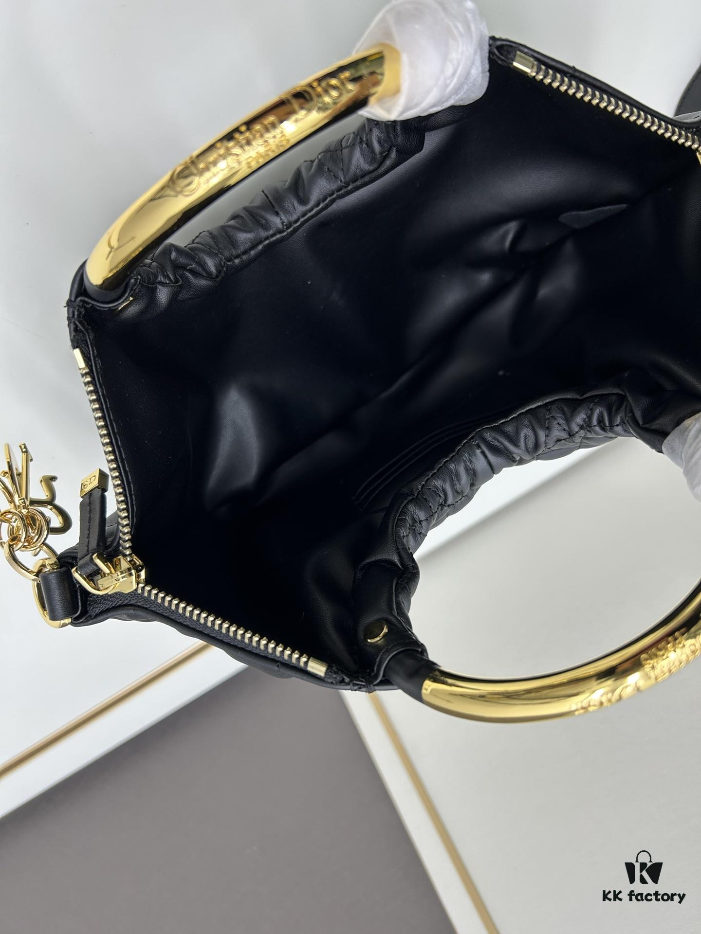 6930a09f6e68136f4d9ab790 DIOR 2025 New Style Clutch Bag – A Surprisingly Stylish Vintage Design