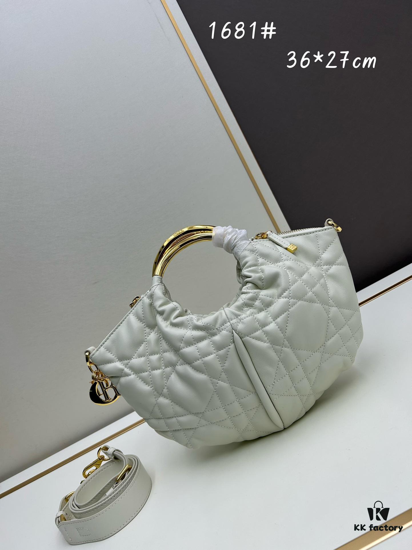 6930a0a06e68136f4d9ab792 DIOR 2025 New Vintage-Style Book Tote Bag, a Surprisingly Stylish Rare Piece