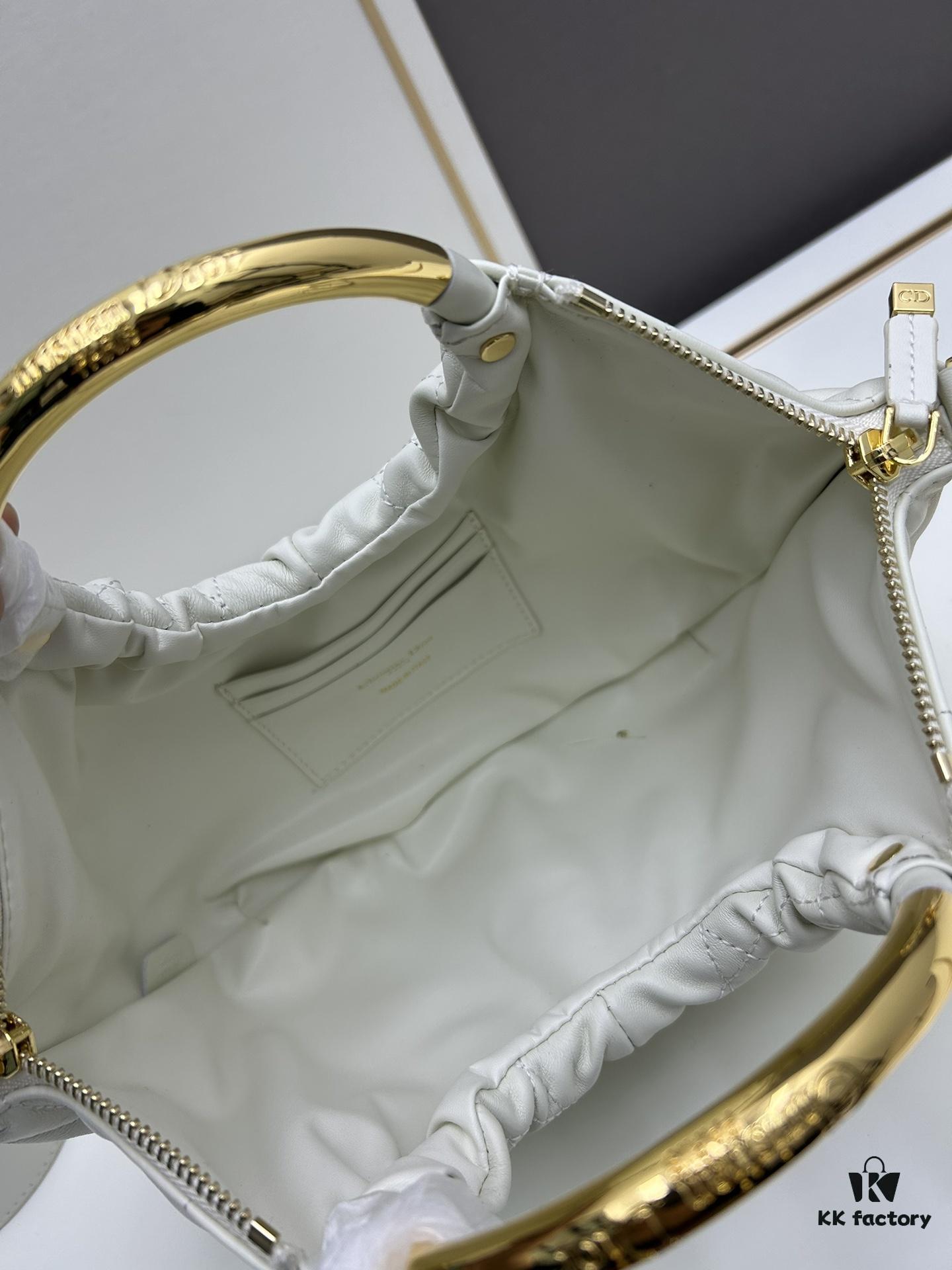 6930a0a36e68136f4d9ab798 DIOR 2025 New Vintage-Style Book Tote Bag, a Surprisingly Stylish Rare Piece