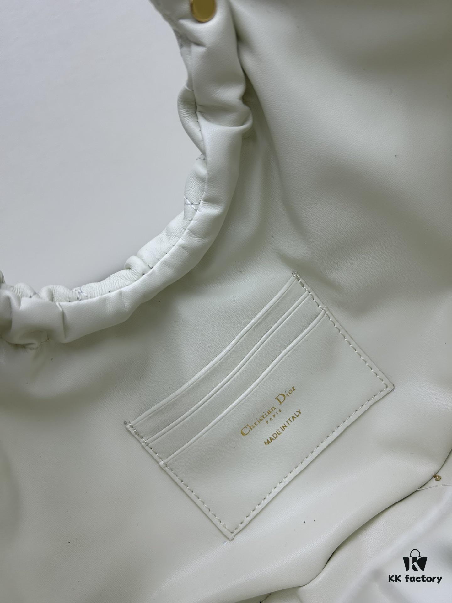 6930a0a46e68136f4d9ab799 DIOR 2025 New Vintage-Style Book Tote Bag, a Surprisingly Stylish Rare Piece
