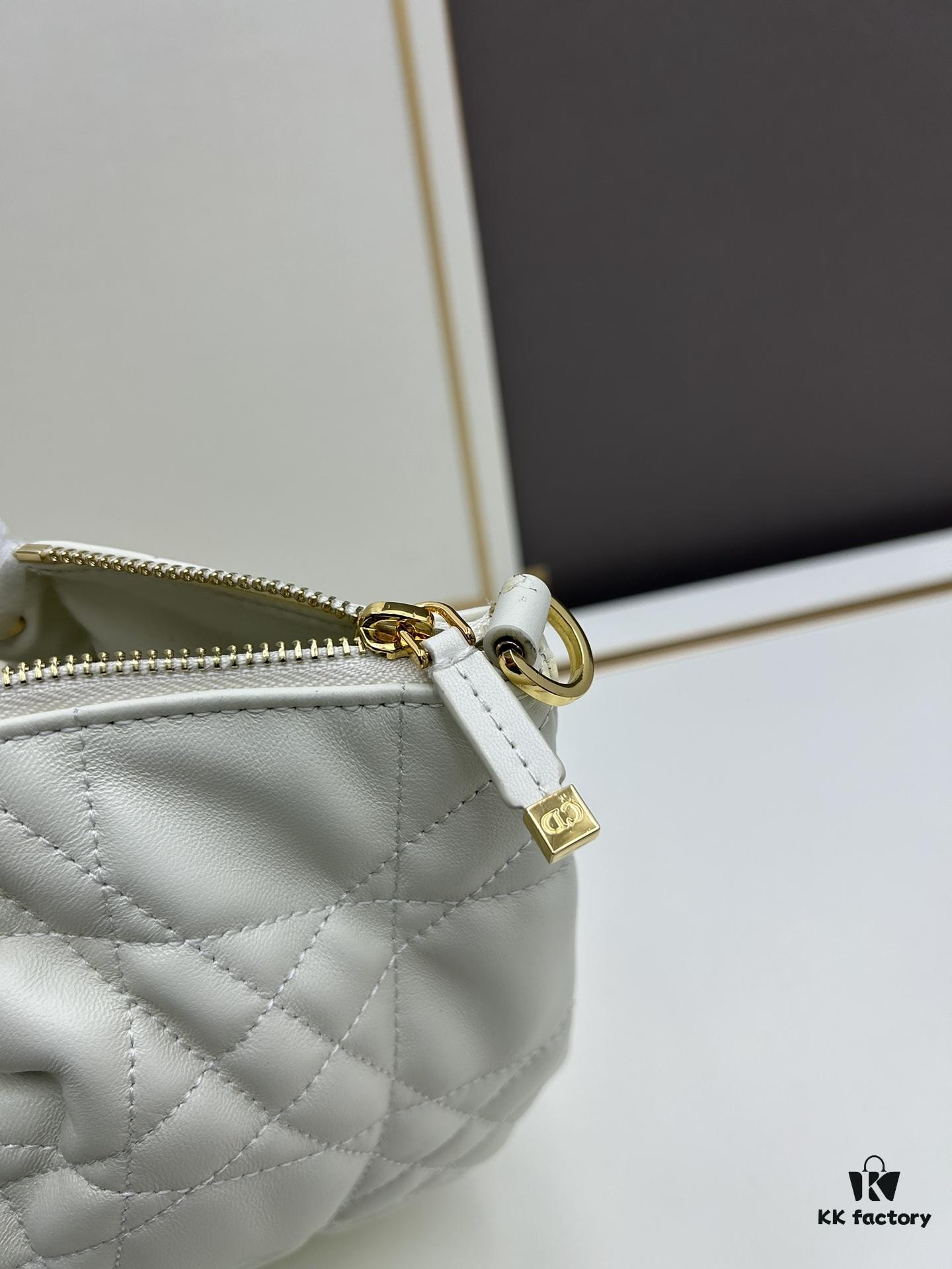6930a0a46e68136f4d9ab79a DIOR 2025 New Vintage-Style Book Tote Bag, a Surprisingly Stylish Rare Piece