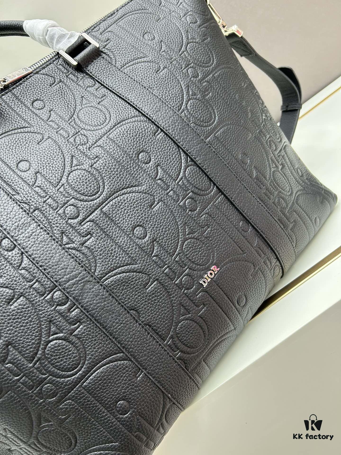 6930a1076e68136f4d9ab86a Weekender 25 Handbag in Elegant Design
